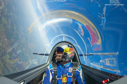 Kevin Coleman Red Bull Aerobatic Pilot (Poto credit Michael Clark / Red Bull Content Pool)